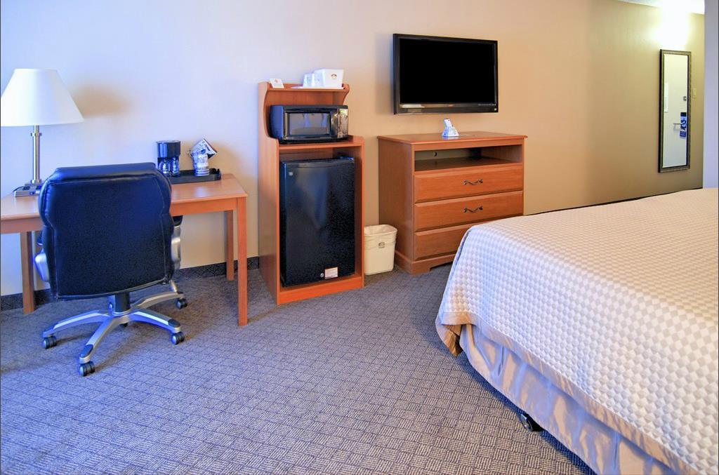 Best Western Crossroads Of The Bluffs Council Bluffs Room photo
